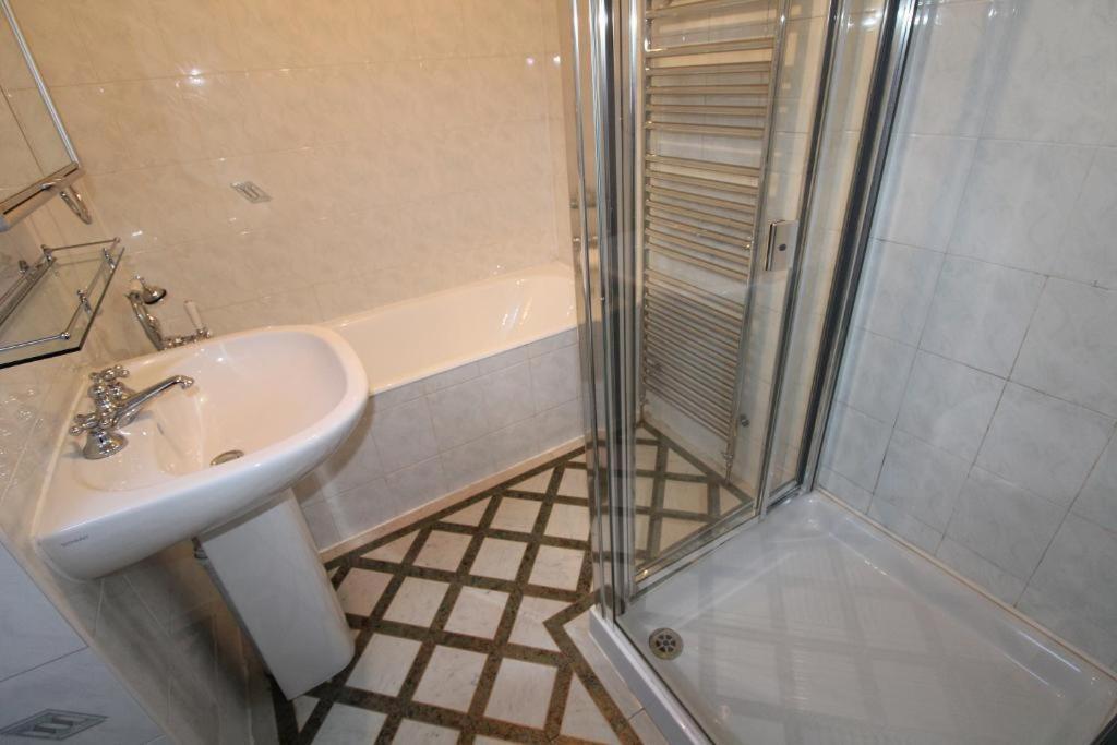 Harmondsworth The Heathrow Lodge London Uk מראה חיצוני תמונה