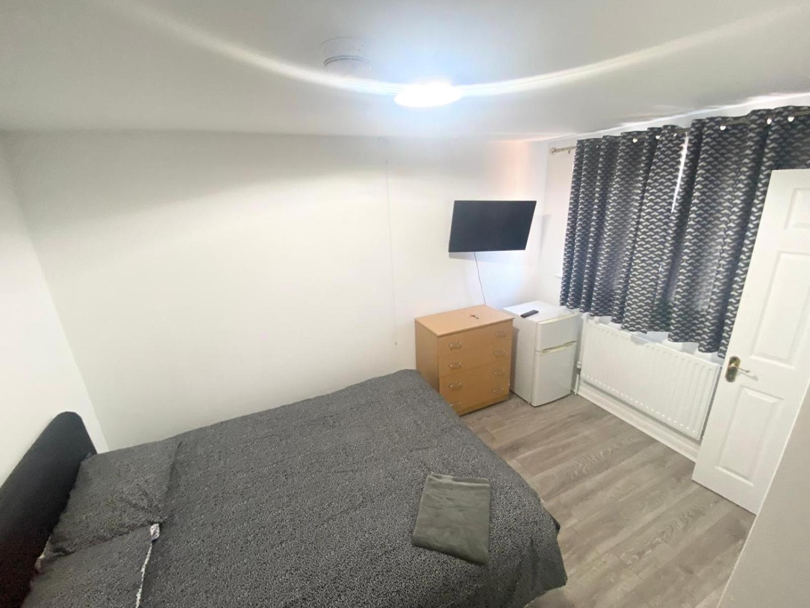 Harmondsworth The Heathrow Lodge London Uk מראה חיצוני תמונה